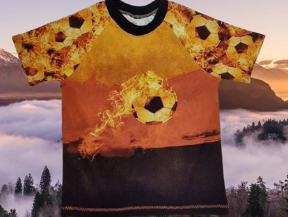 regionale Unternehmen - Versand möglich - T-Shirt für Fussballfans! - wollsocken&kindermode