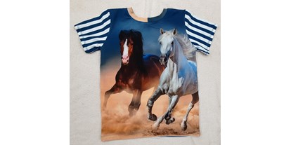 regionale Unternehmen - Unternehmens-Kategorie: Produktion - Deutschland - T-Shirt für begeisterte Pferdefans!
 - wollsocken&kindermode